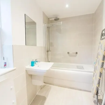 Stylish Open Plan City Apartment Bath Exterior photo