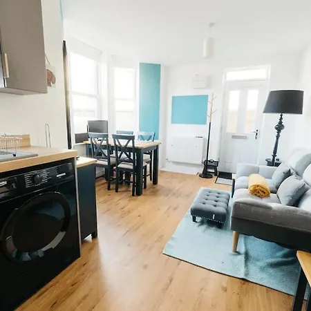 Stylish Open Plan City Apartment Bath Exterior photo